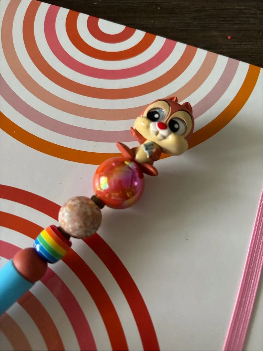 Disney Doorables: Mickey Mouse: Dale handmade beaded pen